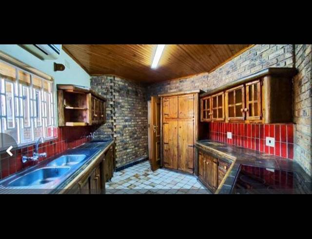 4 BEDROOM HOUSE FOR SALE IN SUNWARD PARK